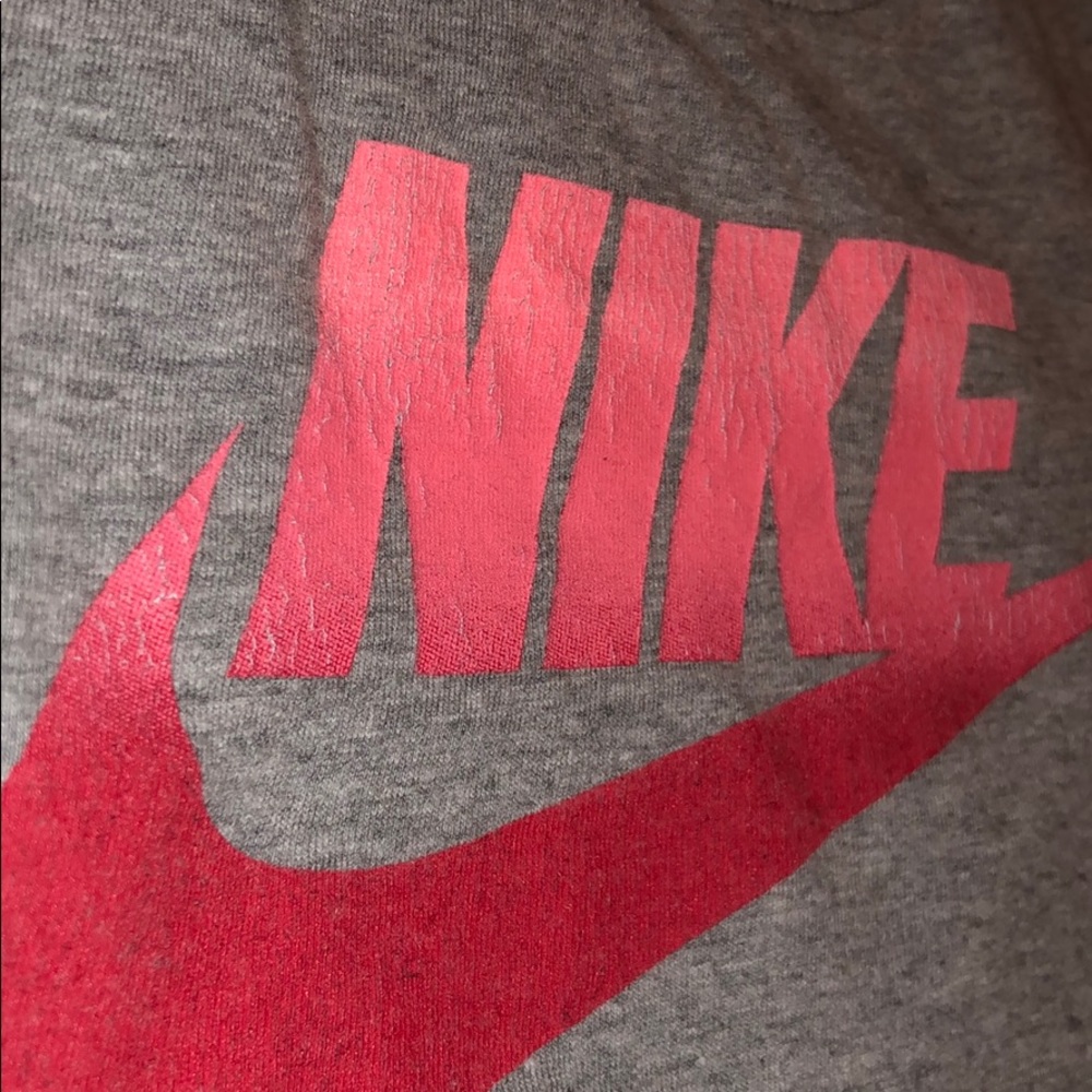basic nike tee - Picture 5 of 6